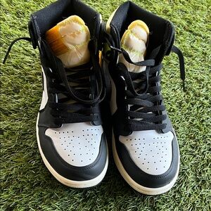 Jordan Athletic Shoes Black and White